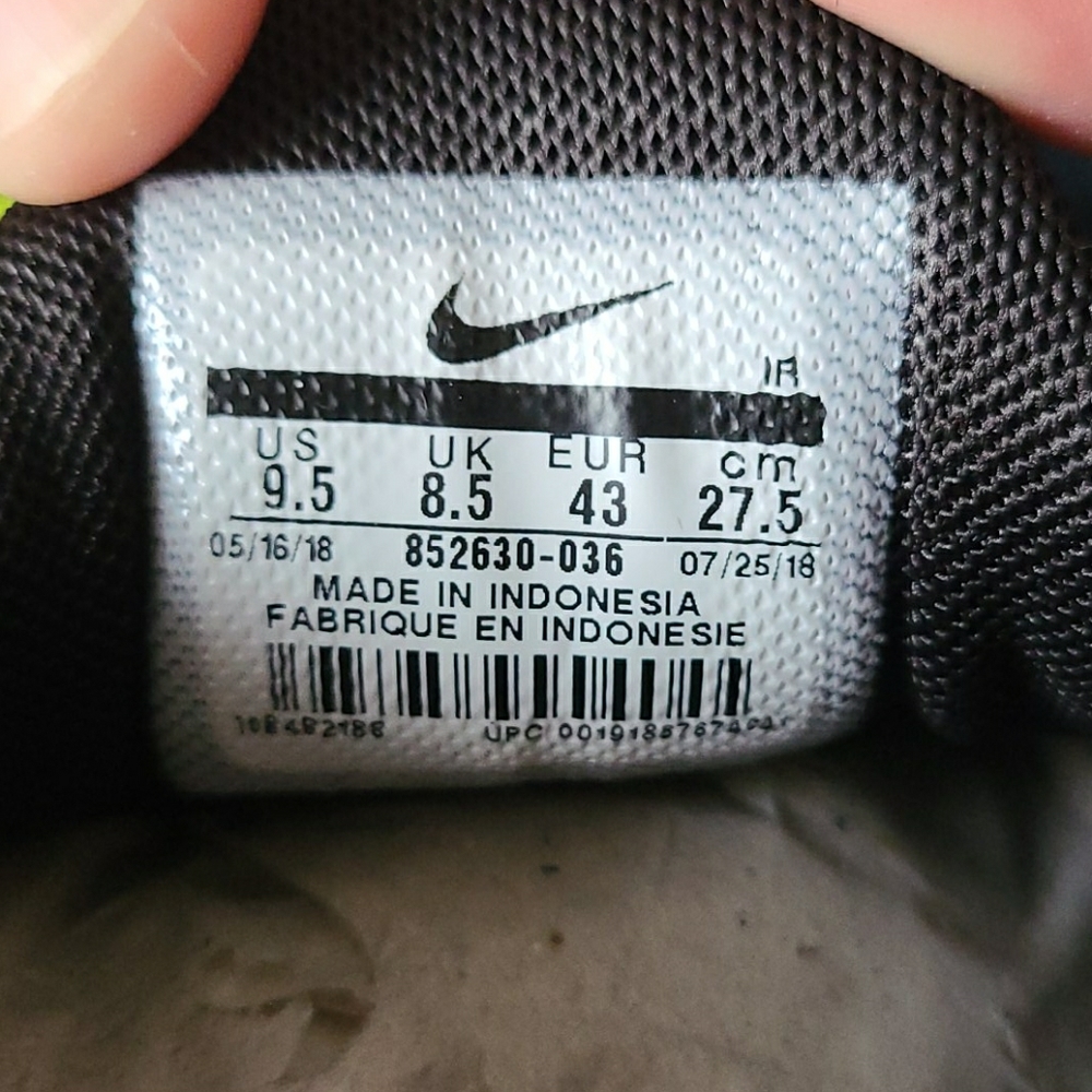 NIKE - AIR MAX PLUS (Black Volt) - Picture 9 of 10